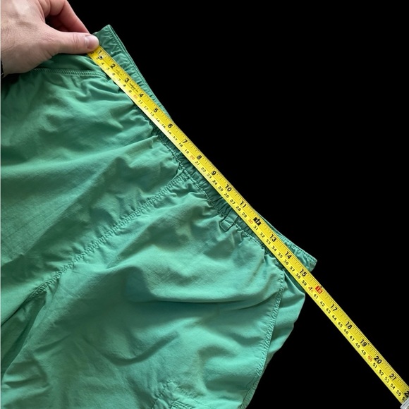 The North Face Shorts Womens Large Green Mesh Lined Belted 6” Outdoor Pockets - Picture 4 of 5